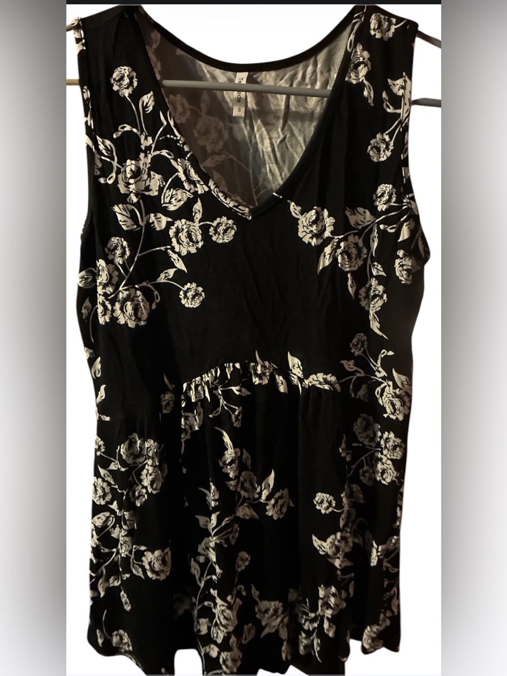 Tencede Black White Floral V-Neck Flowy Babydoll Tank Top Size S